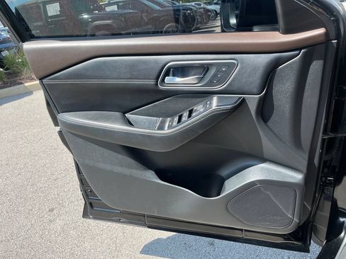 Certified 2023 Nissan Rogue Platinum AWD/4WD image 10