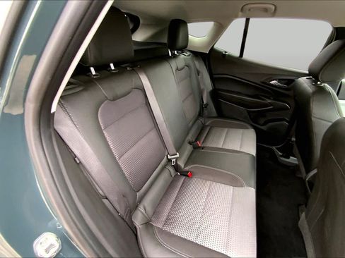 Used 2025 Chevrolet Trax LT FWD image 18