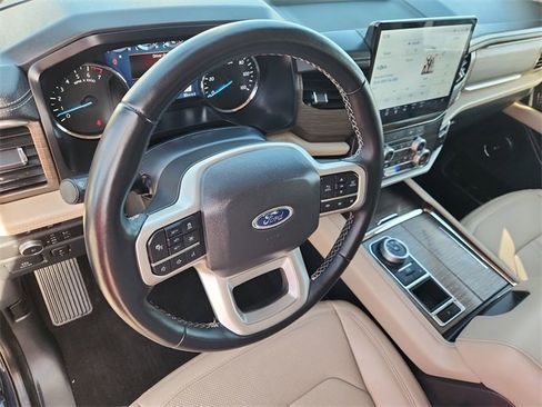 Used 2022 Ford Expedition Max Limited image 10