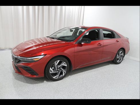 Certified 2025 Hyundai Elantra Sport FWD image 3