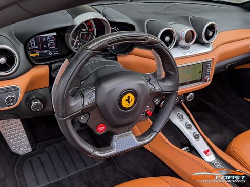 Used 2017 Ferrari California T RWD image 30