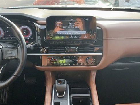 Used 2023 Nissan Pathfinder Platinum image 27