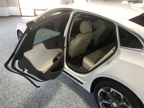 Used 2020 Chevrolet Malibu LT w/ Leather Package FWD image 14