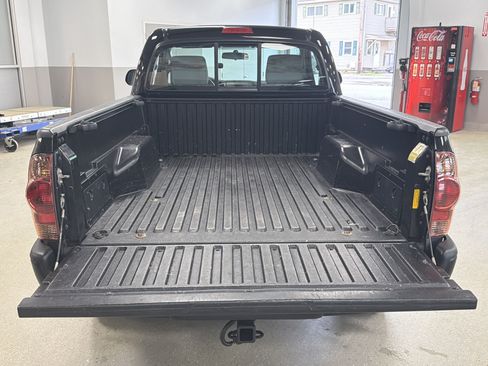 Used 2014 Toyota Tacoma 4x4 Regular Cab image 31
