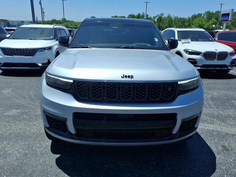 Used 2023 Jeep Grand Cherokee L Summit AWD/4WD image 2