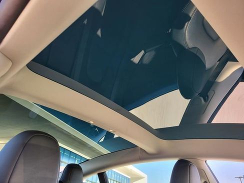 Used 2023 Tesla Model 3 Standard Range image 10