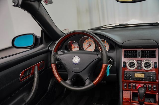 Used 2003 Mercedes-Benz SLK 320 image 4