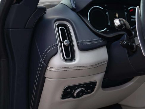 Used 2023 Aston Martin DBX AWD/4WD image 25