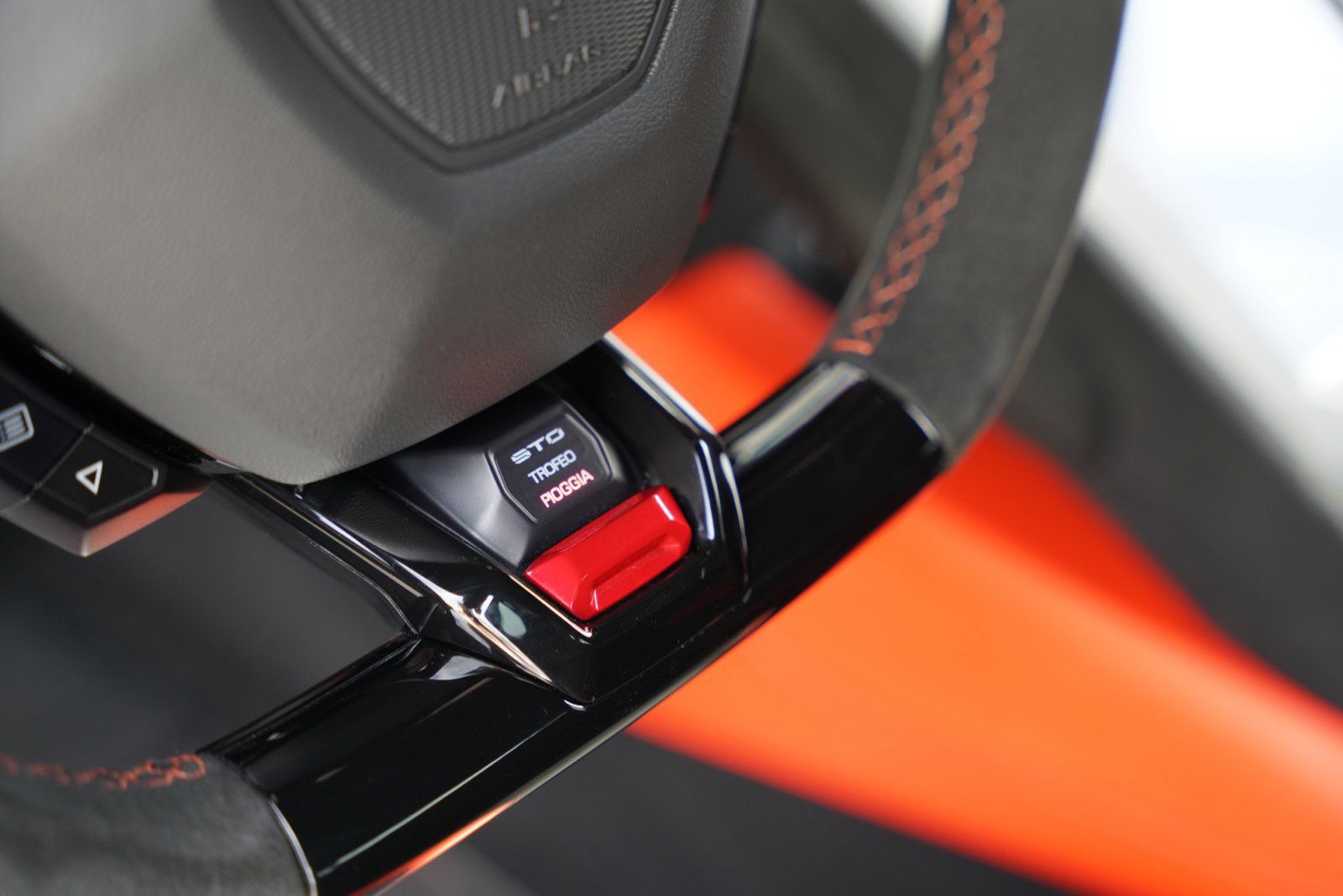 Used 2023 Lamborghini Huracan STO RWD image 38