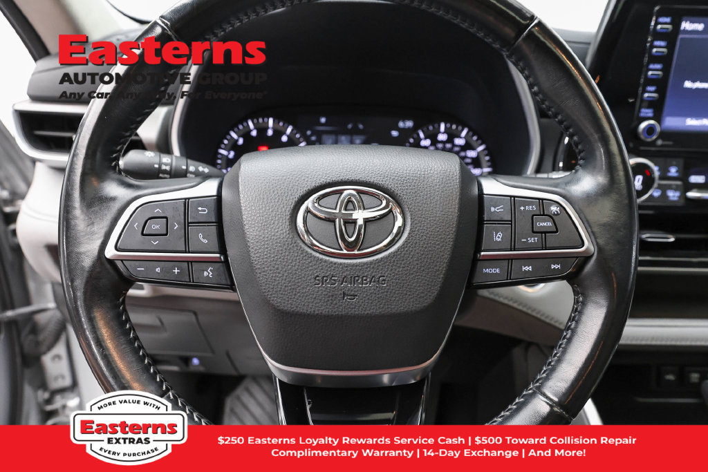 Used 2021 Toyota Highlander XLE FWD image 11