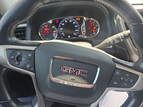 Used 2021 GMC Acadia Denali w/ Denali Ultimate Package AWD/4WD image 15