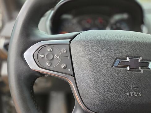 Used 2023 Chevrolet Traverse RS FWD image 19