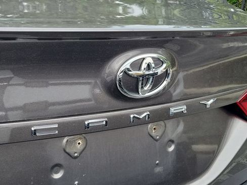 Used 2021 Toyota Camry SE FWD image 5