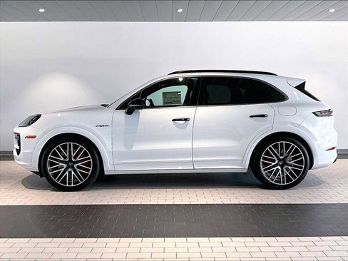 New 2026 Porsche Cayenne Turbo image 2