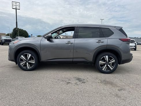 Used 2025 Nissan Rogue SL FWD image 3