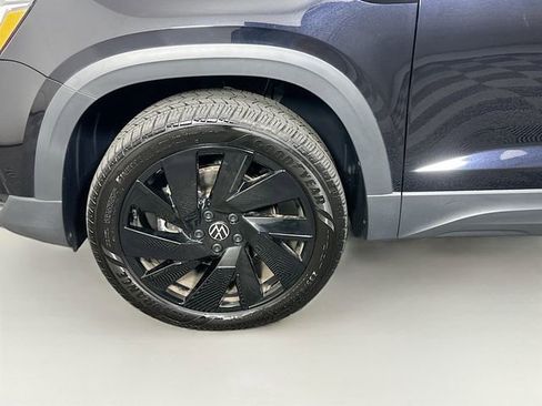 Used 2024 Volkswagen Taos SE image 32