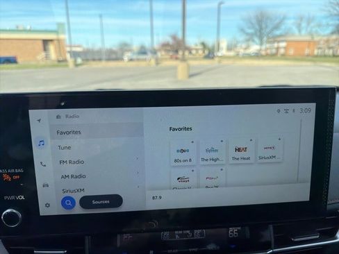 Used 2025 Toyota Sienna XSE image 21