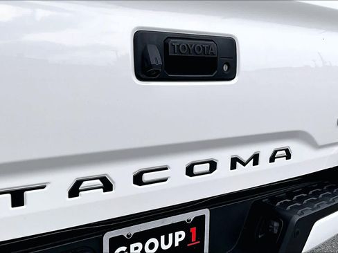 Used 2022 Toyota Tacoma TRD Sport w/ TRD Premium Sport Package AWD/4WD image 31