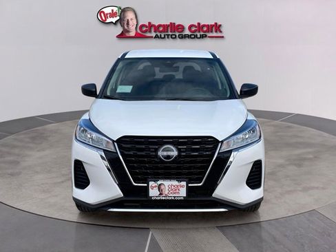 Certified 2025 Nissan Kicks Play S image 9