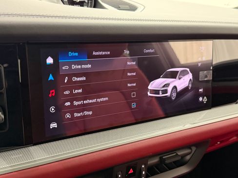 Certified 2025 Porsche Cayenne S AWD/4WD image 43