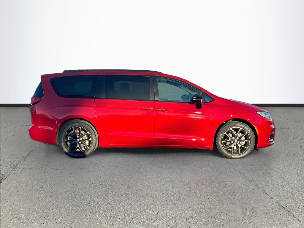 Used 2025 Chrysler Pacifica Limited FWD image 8