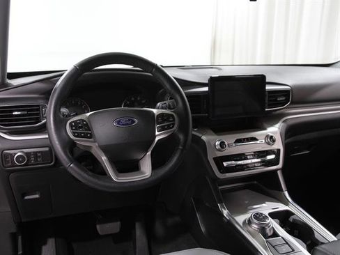 Used 2021 Ford Explorer XLT w/ Equipment Group 202A image 7