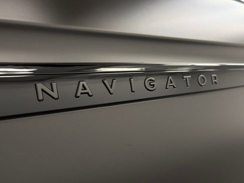 New 2025 Lincoln Navigator Black Label AWD/4WD image 18