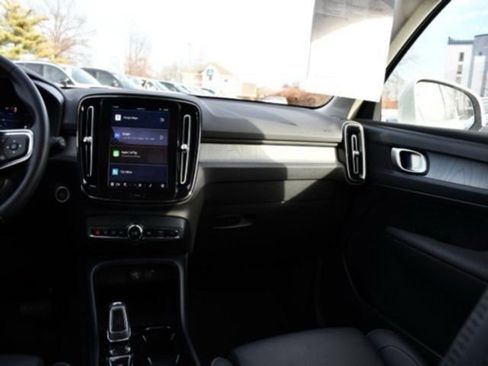 Certified 2025 Volvo XC40 B5 Plus image 17