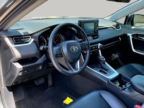 Used 2019 Toyota RAV4 XLE Premium FWD image 18