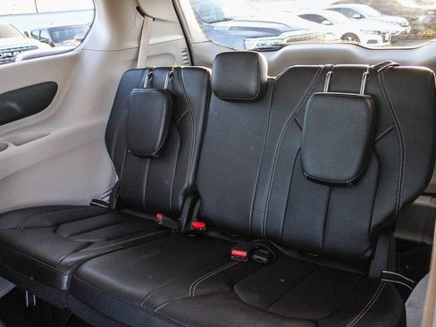 Used 2023 Chrysler Pacifica Touring-L AWD/4WD image 20