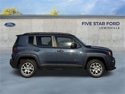 Used 2022 Jeep Renegade Latitude image 3