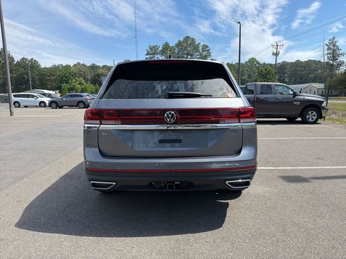 Used 2025 Volkswagen Atlas SE FWD image 6