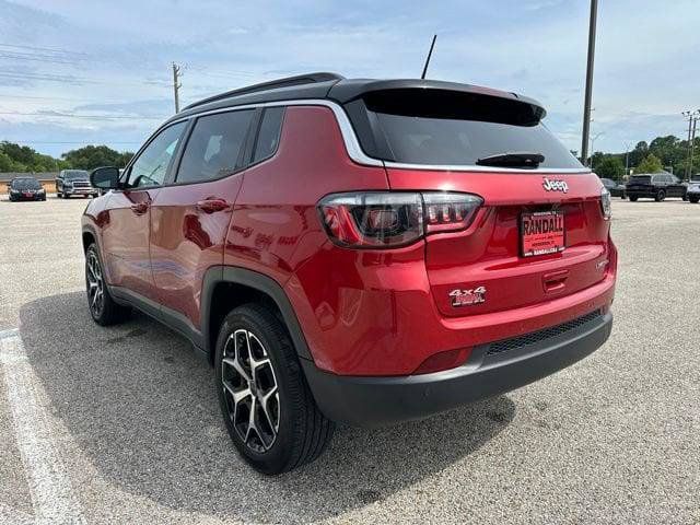 Certified 2025 Jeep Compass Limited AWD/4WD image 5