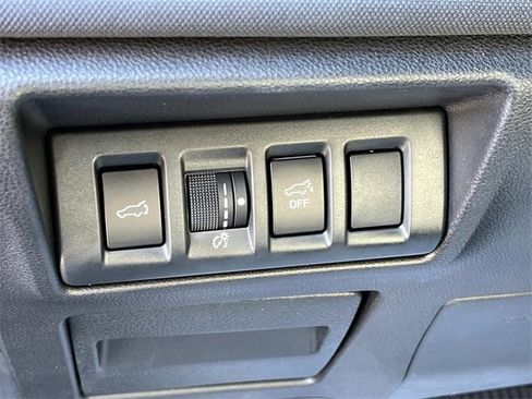 Used 2023 Subaru Outback Premium image 31