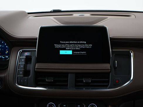 Used 2023 Chevrolet Suburban High Country AWD/4WD image 17