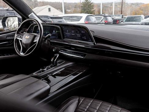 Used 2021 Cadillac Escalade ESV Premium Luxury Platinum image 36