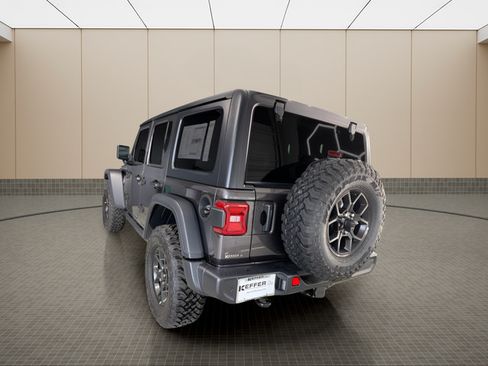 Used 2025 Jeep Wrangler Unlimited Sport AWD/4WD image 3