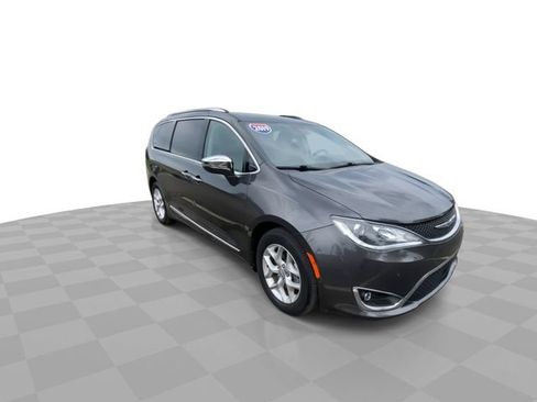 Used 2019 Chrysler Pacifica Limited w/ Advanced Safetytec Group FWD image 4