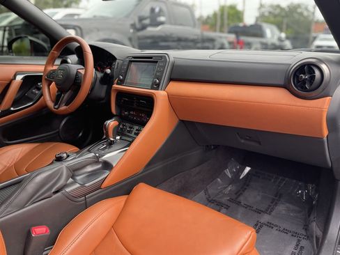Used 2020 Nissan GT-R Premium w/ Premium Interior Package AWD/4WD image 15