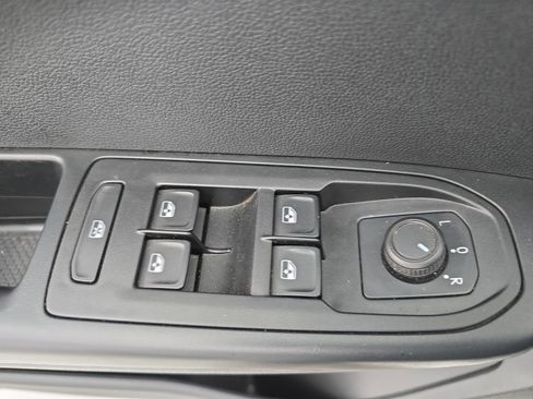 Used 2023 Volkswagen Taos S image 27