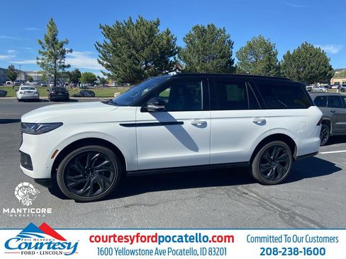 Used 2025 Lincoln Navigator Black Label AWD/4WD image 1