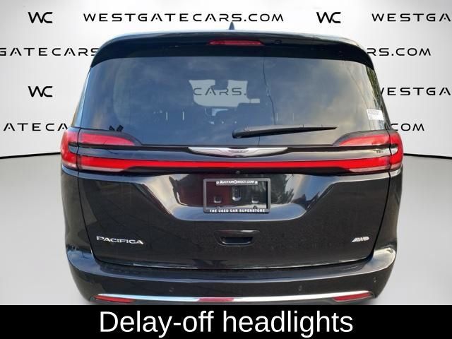 Used 2023 Chrysler Pacifica Touring-L AWD/4WD image 5