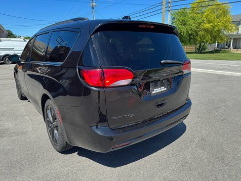 Used 2020 Chrysler Pacifica Touring-L Plus w/ Advanced Safetytec Group FWD image 12