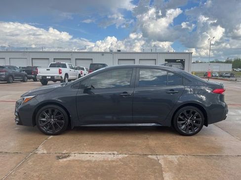 Used 2025 Toyota Corolla SE image 2