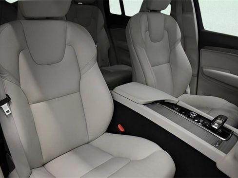 Used 2024 Volvo XC90 B6 Plus image 6