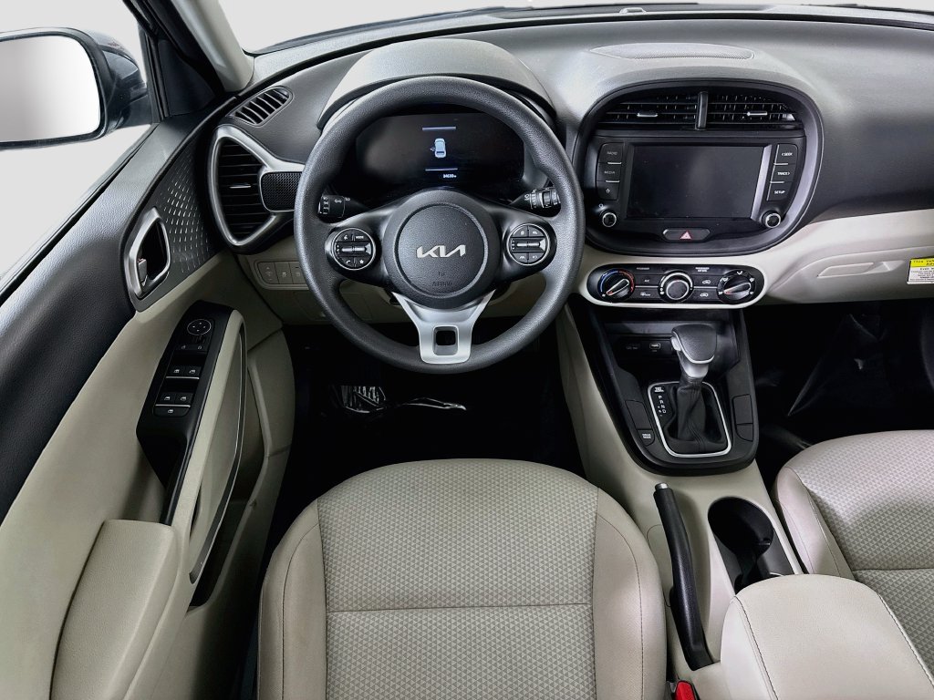 Used 2023 Kia Soul LX FWD image 4
