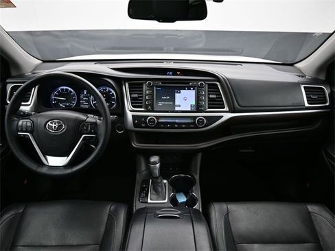 Used 2016 Toyota Highlander Limited Platinum image 12