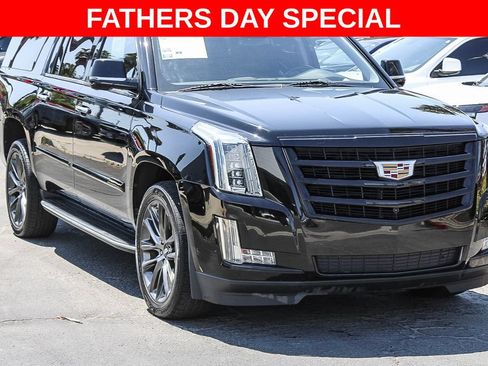 Used 2019 Cadillac Escalade ESV Luxury w/ Escalade Sport Edition AWD/4WD image 3