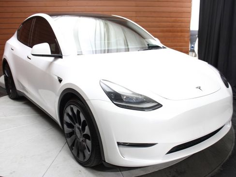 Used 2023 Tesla Model Y Performance image 15