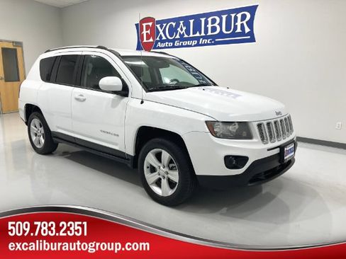 Used 2016 Jeep Compass Latitude AWD/4WD image 1